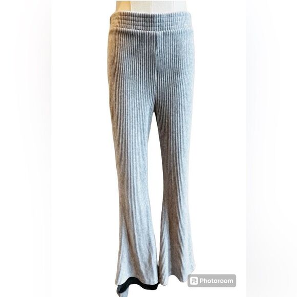 NWOT Aerie Groove on Gray Velour Ribbed High Waisted Flare Pants Size Medium - Picture 2 of 10